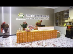 Niestandardowa zautomatyzowana maszyna do montażu zakrętek z pierścieniem zrywalnym