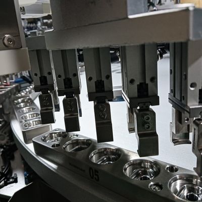 Dobra cena. CE Helicon Cap Assembly Machine 380V Automatyczna maszyna do uszczelniania czapek w Internecie