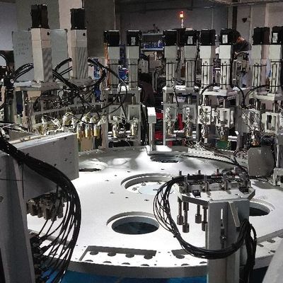 Dobra cena. Maszyna do montażu pokrywy aluminiowej stopu 50Hz Maszyna do automatycznego pokrywania w Internecie