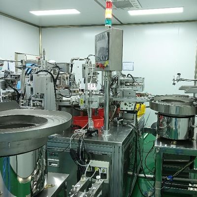 Dobra cena. Infuzja Peel Foil Cap Assembly Machine Automatyczna maszyna do nakrywania butelki w Internecie