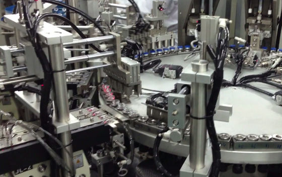 Dobra cena. Maszyna do montażu produktów medycznych z napędem serwo silnikowym do torby miękkiej niepłytkowej i pokrywek z aluminium-plastiku w Internecie