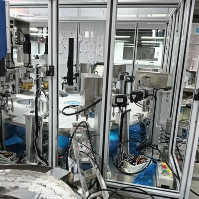 Dobra cena. Zautomatyzowana maszyna do spawania ultraszynowym z ogniwem foliowym z stacją testową po każdej stacji w celu zapewnienia poziomu kwalifikacji produktu w Internecie