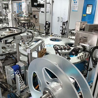 Dobra cena. Automatyczna maszyna do montażu pokrywy foliowej z mechanizmem perforacji wysokiej wydajności w Internecie