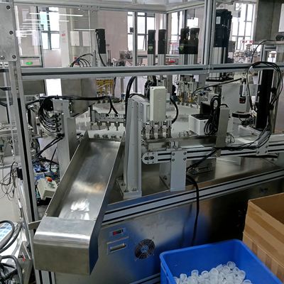 Niestandardowa zautomatyzowana maszyna do montażu okładek laminowanych z roczną gwarancją