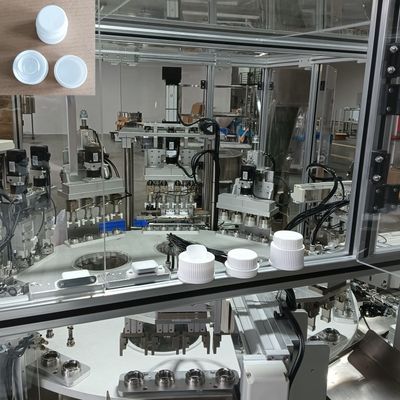 Dostosowana maszyna do montażu artykułów codziennego użytku o określonej wydajności do automatycznego wkręcania zakrętek do butelek z płynem do prania