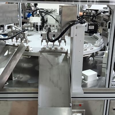Automatyczna maszyna do montażu folii infuzyjnej do laminowania pokrywek