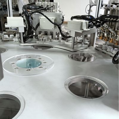 Automatyczna maszyna do montażu folii do infuzji, obsługiwana przez jedną osobę, oszczędzająca pracę