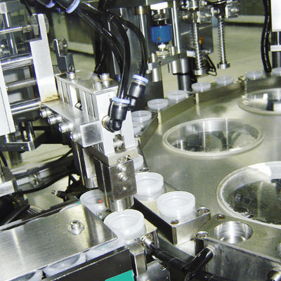 Dobra cena. High Efficiency Euro Cap Assembly Machine with 99% Qualified Rate 95% Operation Rate and Adjustable Speed w Internecie