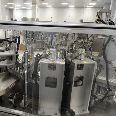 Dobra cena. High-Speed Euro Cap Assembly Machine with 3600-1400pcs/hr Production and 0.6-0.8MPa Air Pressure for Infusion Caps w Internecie