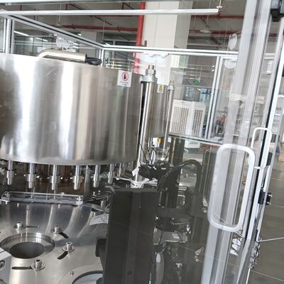 Maszyna do montażu podwójnych zakrętek w ruchu ciągłym z kontrolą PLC, 14000-18000 szt./h, konstrukcja ze stali nierdzewnej + stopu aluminium